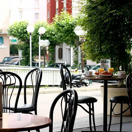 Acadia فندق 3*