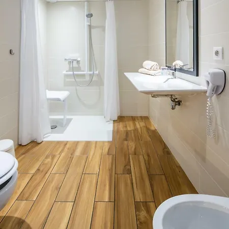 Готель Acadia 3*